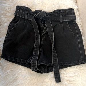 Black High Rise Paperbag Shorts  American Eagle, size 0